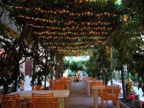 Albergo Lavagnese Лаванья Экстерьер фото